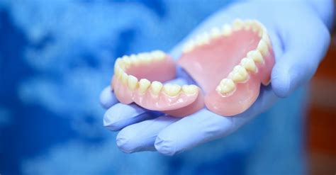 בריאות שיניים ושיניים תותבות-המדריך המלא למשתמש המתחיל